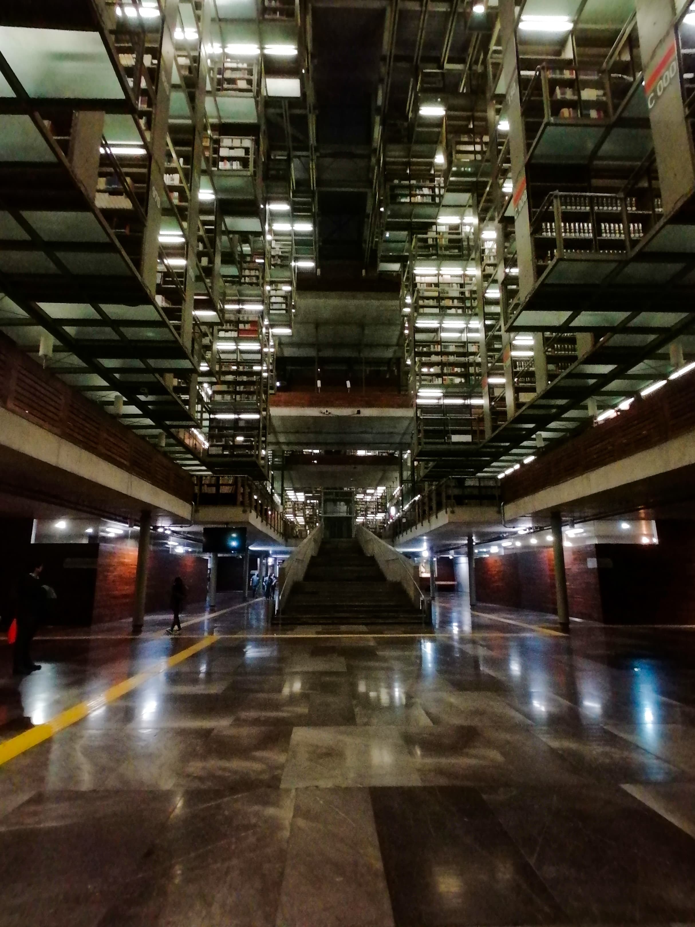 Biblioteca — fotografía de arquitectura